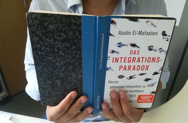 Auf dem Foto zu sehen: Buchcover "Das Integrationsparadox" von Aladin El-Mafaalani