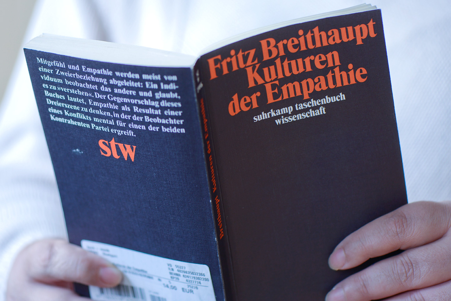 Auf dem Foto zu sehen: Buchcover "Kulturen der Empathie" von Fritz Breithaupt